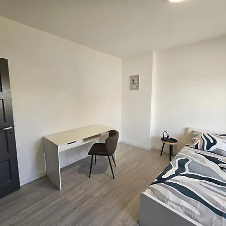 Spacieuse 1er Etage シャルルロワ